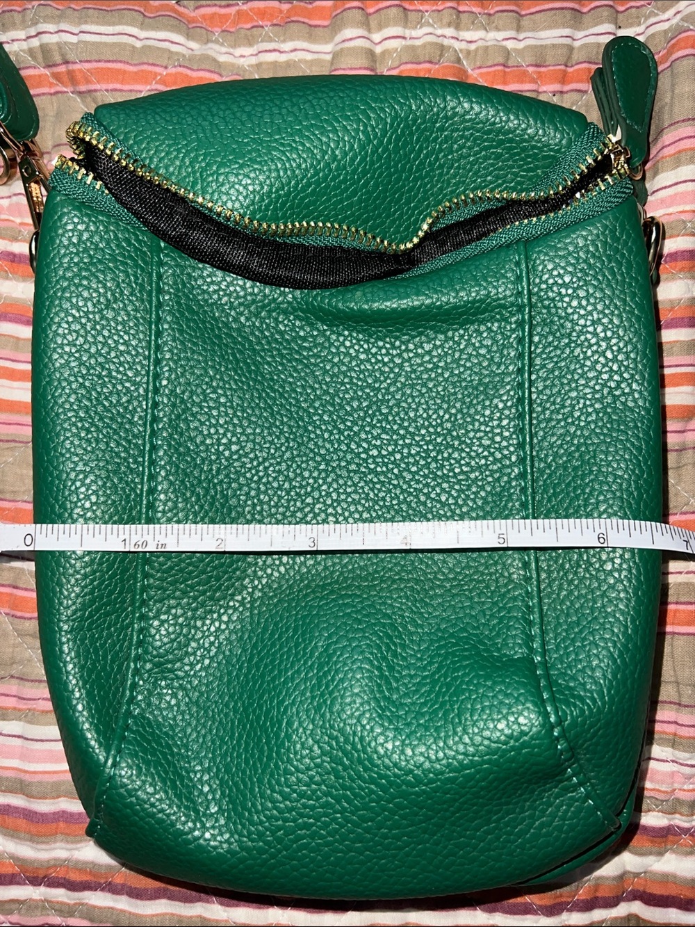 Green Crossbody Phone Bag - Compact Vegan Leather Shoulder Pouch - Picture 6 of 7